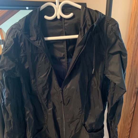 ~sold~ Lululemon | Black Breathable Jacket - Picture 2 of 5